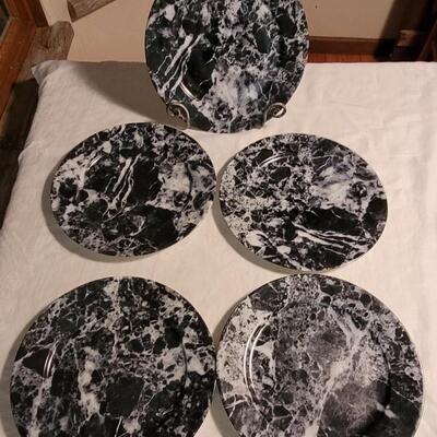 Lot 109: Pillivuyt Marbled Glaze Plates