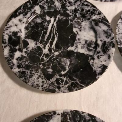 Lot 109: Pillivuyt Marbled Glaze Plates