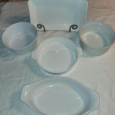 Lot 110: White Mixed Casserole Dishes 
