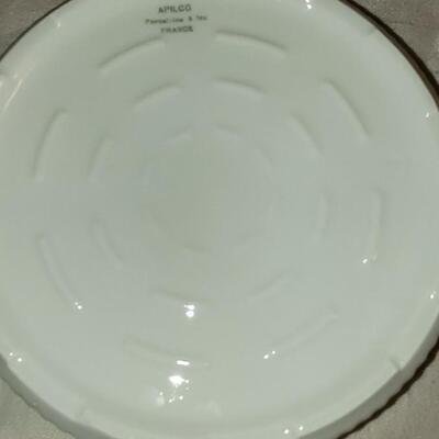 Lot 110: White Mixed Casserole Dishes 
