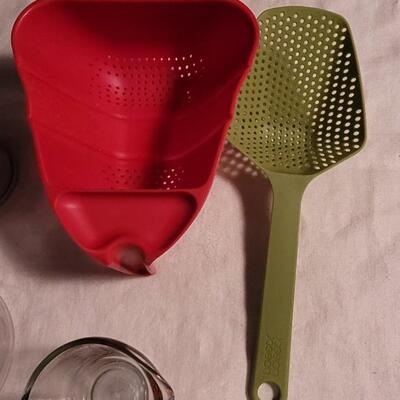 Lot 112: Baking Measuring Cups & Spoons