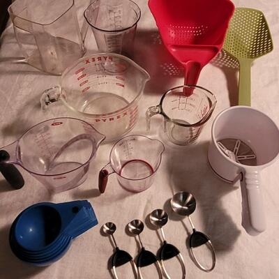 Lot 112: Baking Measuring Cups & Spoons