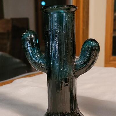 Lot 113: Mixed Antique/Vintage Southwest Plates, Trivet Tiles and Cactus Vase