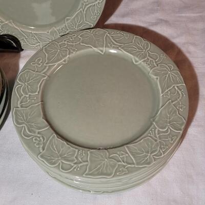 Lot 114: Varages Ivy Plates made in France
