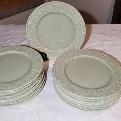 Lot 114: Varages Ivy Plates made in France