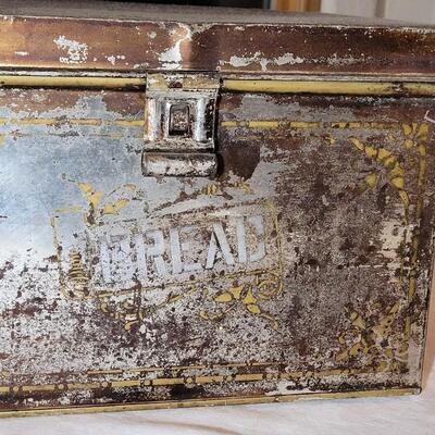 Lot 121: Antique Bread Tin 