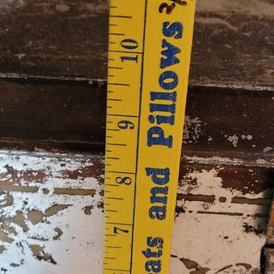 Lot 121: Antique Bread Tin 