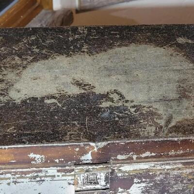 Lot 121: Antique Bread Tin 