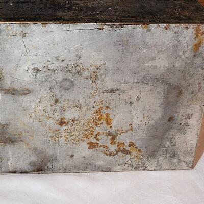 Lot 121: Antique Bread Tin 