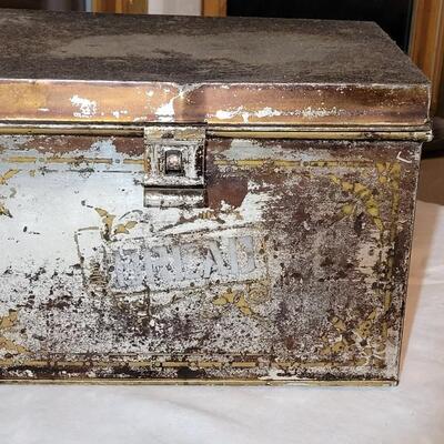 Lot 121: Antique Bread Tin 