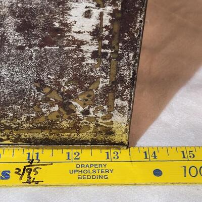 Lot 121: Antique Bread Tin 