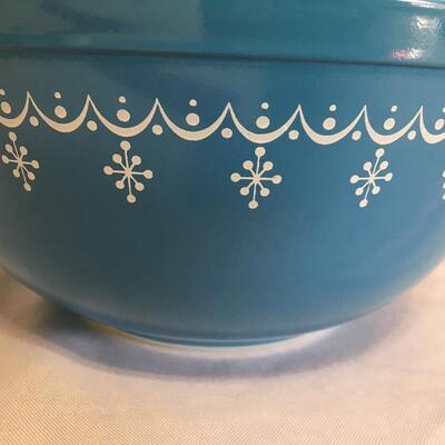 Pyrex  Bowl Blue Garland Snowflake 403 