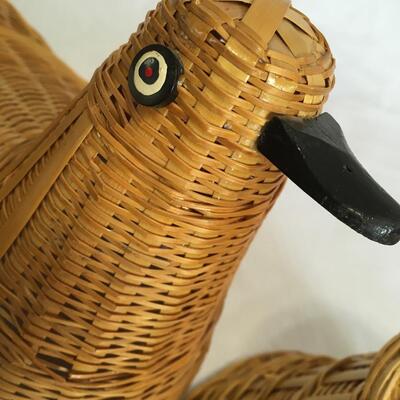 Kitschy Rattan Wicker CHICKEN Bird Hen on Nest Basket Woven Lidded Container 10