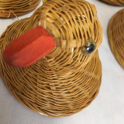 Kitschy Rattan Wicker CHICKEN Bird Hen on Nest Basket Woven Lidded Container 10