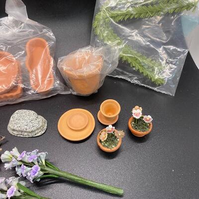 Mixed Lot of Dollhouse Miniatures Flowers and Garden Items