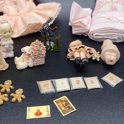 Dollhouse Miniatures Little Girls Womans Room Items Decor