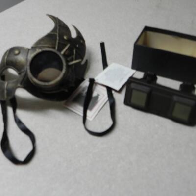 LOT 246   OPERA GLASSES AND DÃ‰COR MASK