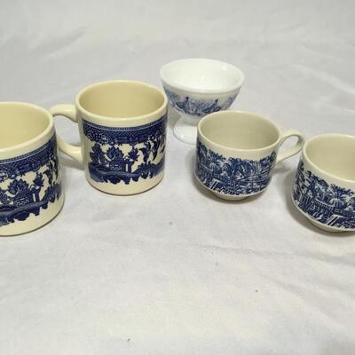 Mixed lot cups