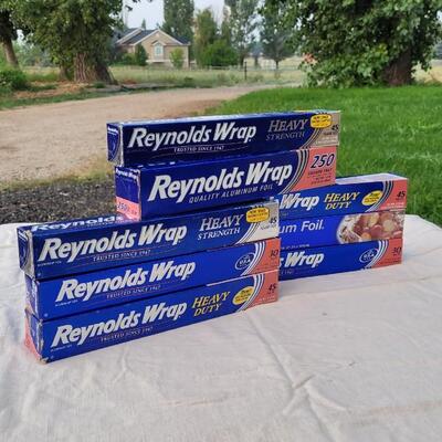 Lot 124: New REYNOLDS WRAP Aluminum Foil