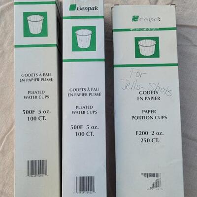 Lot 129: Assortment of New Paper Cups 