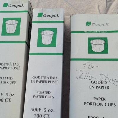 Lot 129: Assortment of New Paper Cups 