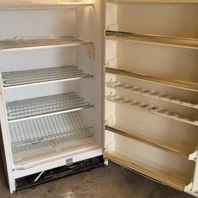Lot 159: Vintage SEARS GOLDSPOT Refrigerator WORKS