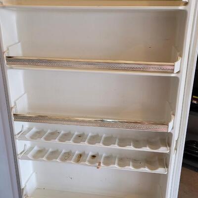 Lot 159: Vintage SEARS GOLDSPOT Refrigerator WORKS