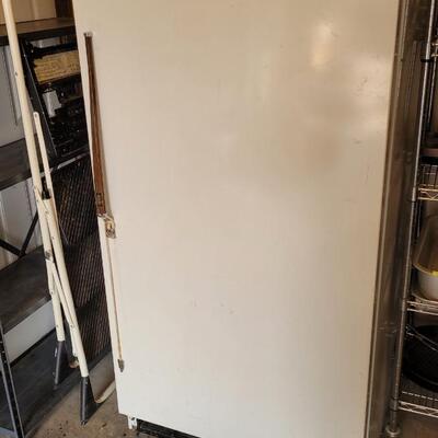 Lot 159: Vintage SEARS GOLDSPOT Refrigerator WORKS