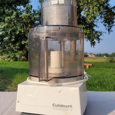 Lot 162: Vintage CUSINART Professional 14Food Processor