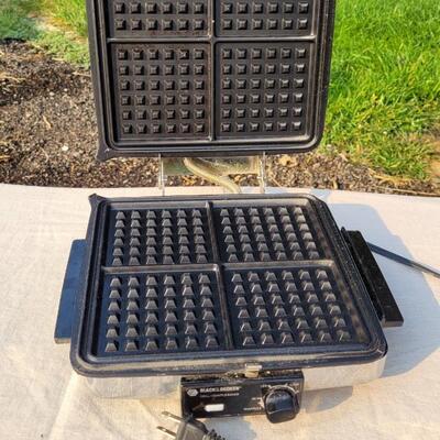 Lot 166: Vintage Black and Decker Waffle Maker by 