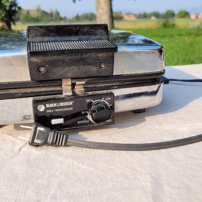 Lot 166: Vintage Black and Decker Waffle Maker by 
