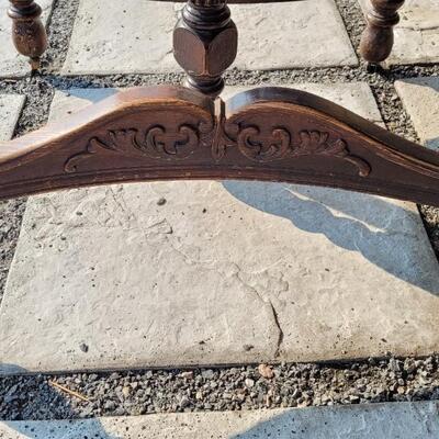 Lot 172: Antique Dining Table w/ 2 Leafs