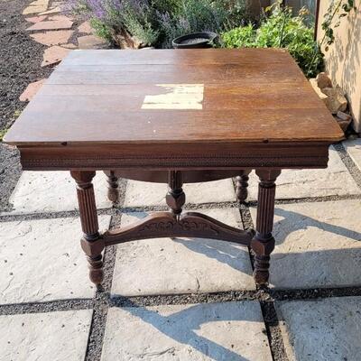 Lot 172: Antique Dining Table w/ 2 Leafs