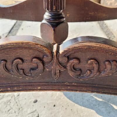 Lot 172: Antique Dining Table w/ 2 Leafs