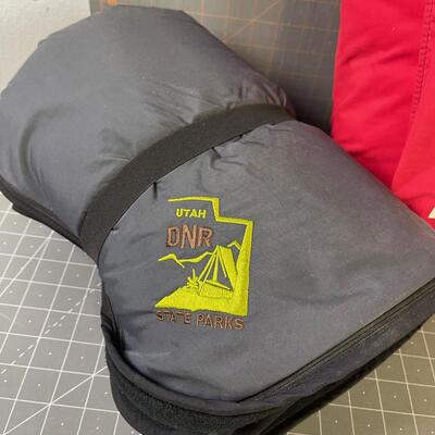 #321 2 Stadium Blankets Uof U and Utah DNR