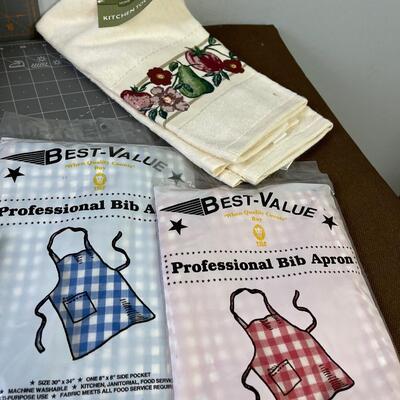 #324 Dish Towels, Aprons, Hot Pads 