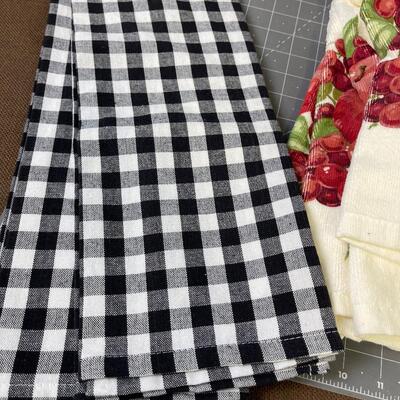 #324 Dish Towels, Aprons, Hot Pads 