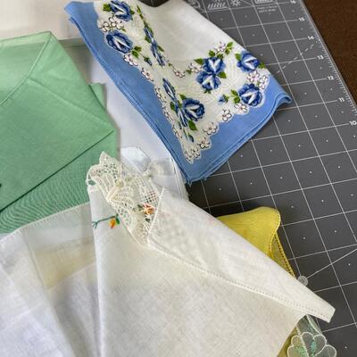 #327 Collection of Vintage Ladies Hankies 