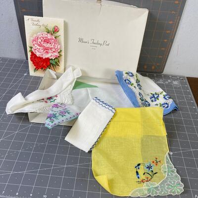#327 Collection of Vintage Ladies Hankies 