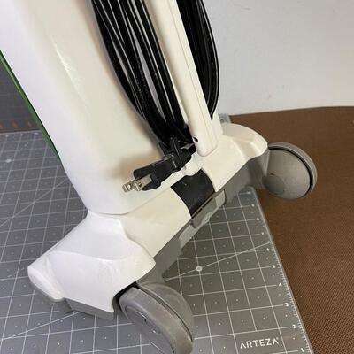 #335 Super Lite Eureka Vacuum 