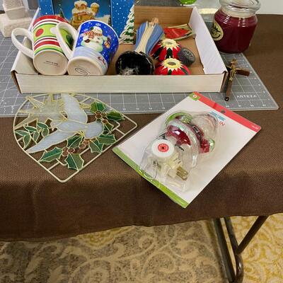 #362  Tray of Christmas Items for DÃ©cor