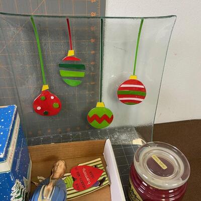 #362  Tray of Christmas Items for DÃ©cor