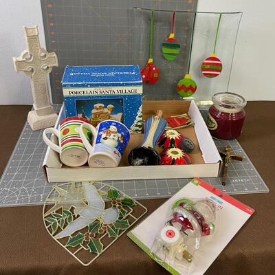 #362  Tray of Christmas Items for DÃ©cor