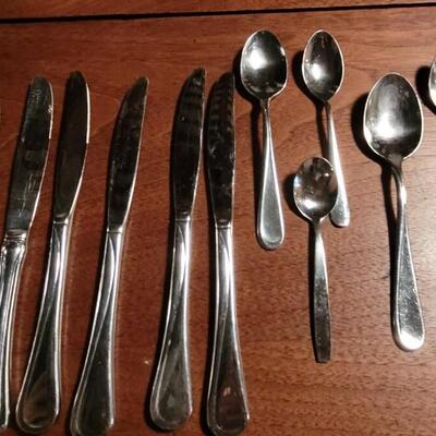 Lot 178: Mixed Flatware 