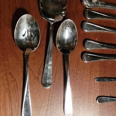 Lot 178: Mixed Flatware 
