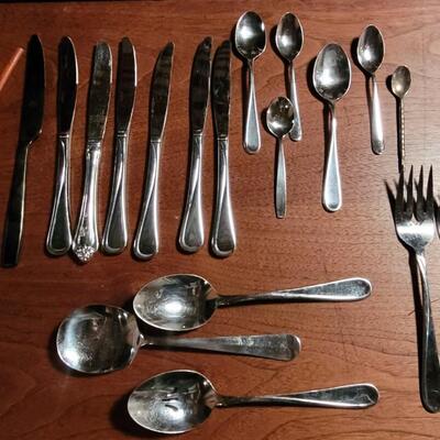 Lot 178: Mixed Flatware 
