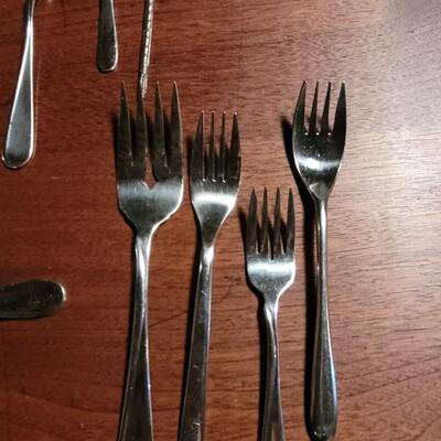 Lot 178: Mixed Flatware 