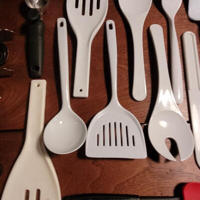 Lot 185: Black & White Plastic Kitchen Utensils & Wood Rolling Pin