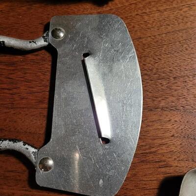 Lot 186: Vintage Kitchen Utensils