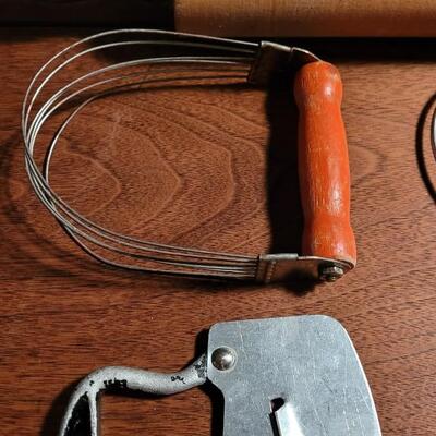 Lot 186: Vintage Kitchen Utensils